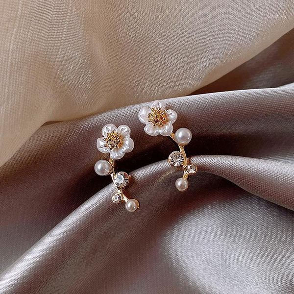 

2020 new arrival korean classic acrylic pearl flower stud earrings for women cute fashion crystal jewelry fashion oorbellen1, Golden;silver
