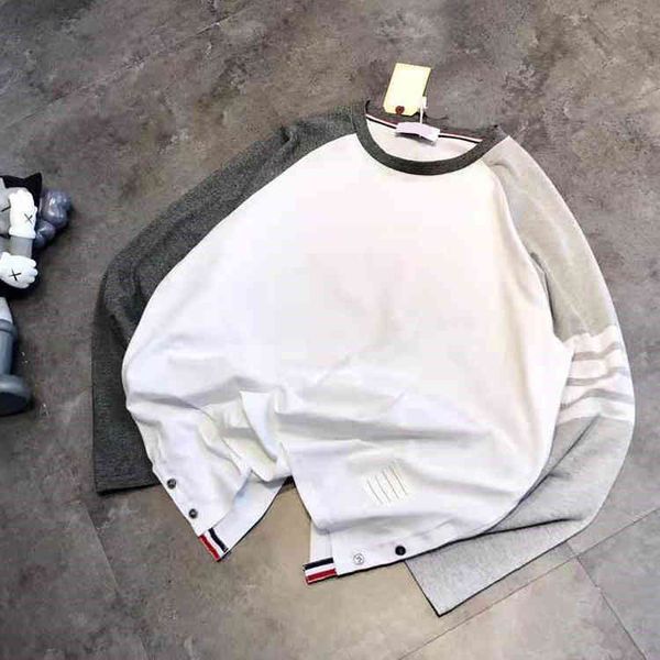 

2022 factory wholesale new high version spring summer fashion simple and fresh grey contrast sleeve yarn dyed striped shell button couple lo, White