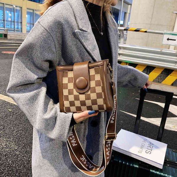 

75% off handbag factory store on autumn and winter lattice messenger trend wide shoulder belt single female korean personalized backpack