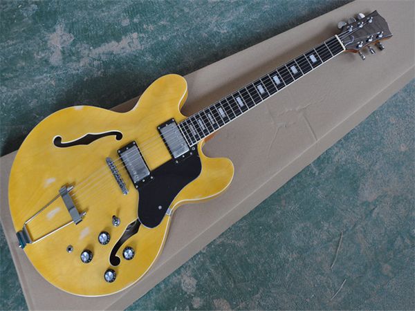 Guitarra elétrica do corpo amarelo feito sob encomenda da fábrica com fingerboard de Rosewood, hardware do cromo, pickguard preto, fornecer serviços personalizados