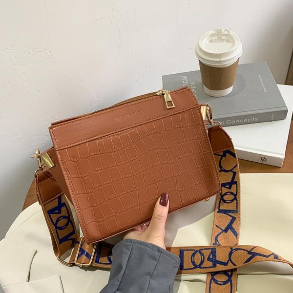 

популярная крокодил шаблон малый квадрат сумка осень новых женщин широкий плечевой ремень плеча crossbody сумка 2020 a930