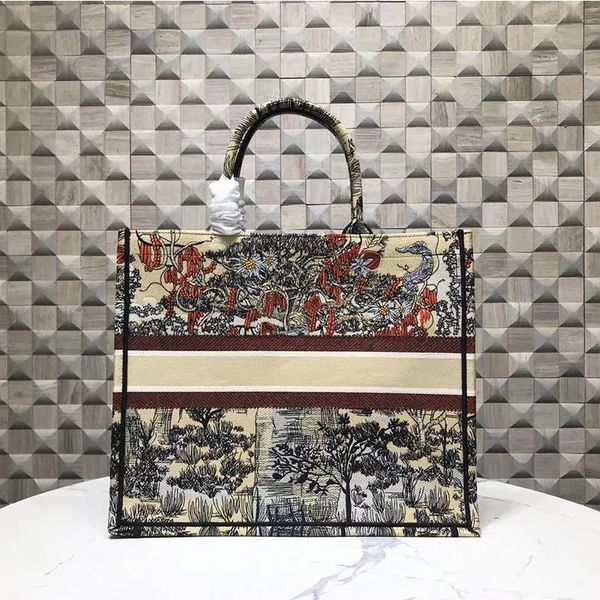 

ladies' handbags, shopping bags, high-end customized quality, more bags, please contact me. 0856415