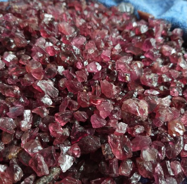 

natural garnet stone quartz crystal tumbled stone crystal healing stone irregular (size: 5--15 jlltmt dh_niceshop