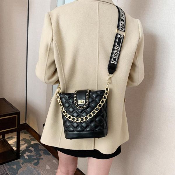 

cross body luxury crossbody bag 2021 fashion designer chain portable single shoulder women broadband slung lingge bucket