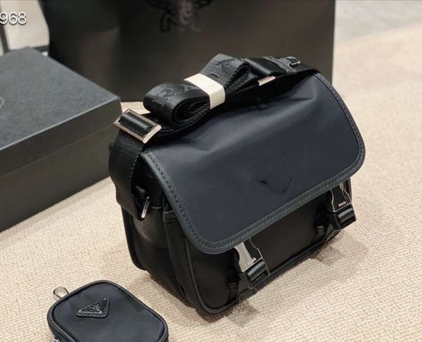 

the new style bag is made of waterproof material casual and versatile, light and practical, the same style for men and women, size 23*17cm