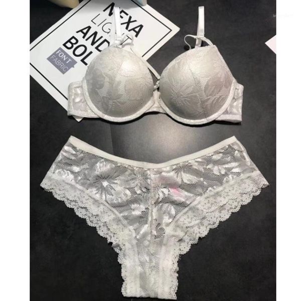 

new lingerie women's push up underwear set with lace embroidery, comfortable and adjustable underwear set1, Red;black