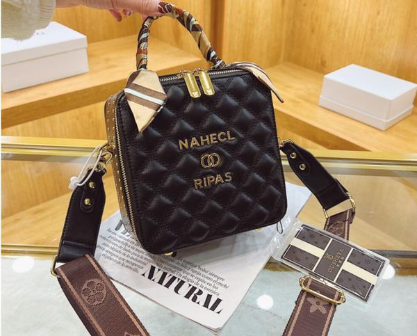 

wholesale women's bags 2022 new european and american fashion diamond embroidery thread perfume bag niche light luxury box type single