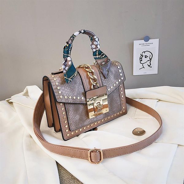 

роскошные сумки женские сумки конструктора заклепка crossbody сумки для женщин 2020 мода малый посланника плеча мешок дамы мешок руки красны