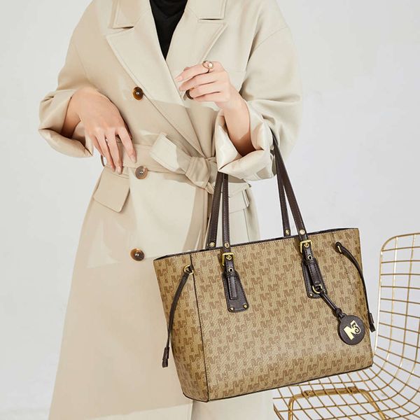 

luxurys designers 2021 new fashion large capacity tote versatile one shoulder atmospheric handbag printed women's bag