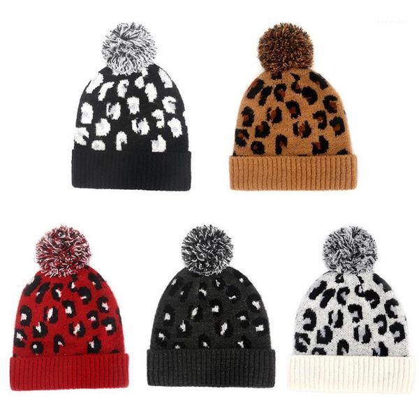 Beanie/Kafatası Kapakları Kadın Leopar Baskılı Sevimli Peluş Top Sıcak Beanie Hat Örme 2021 Kış Moda Gündelik Skullcap Bol Hat1