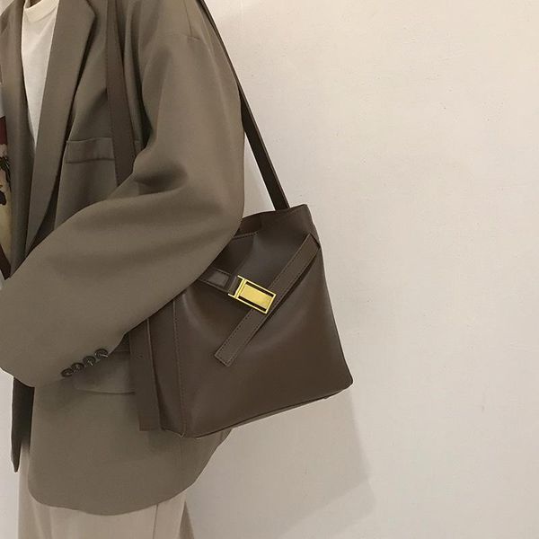 

autumn winter shoulder large women bag 2021 new tide retro bucket bag hundred with atmospheric niche design large capacity