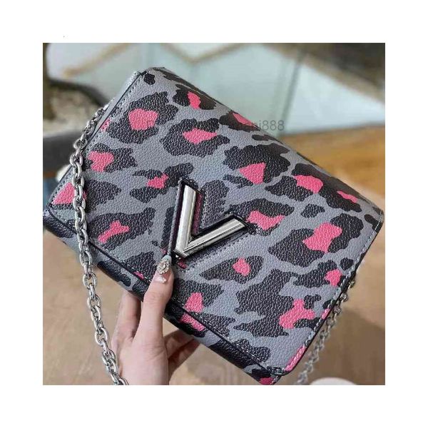 

designer women shoulder bags letter hasp contrast color handbags stylish twisted chain 9 colors pleated handle