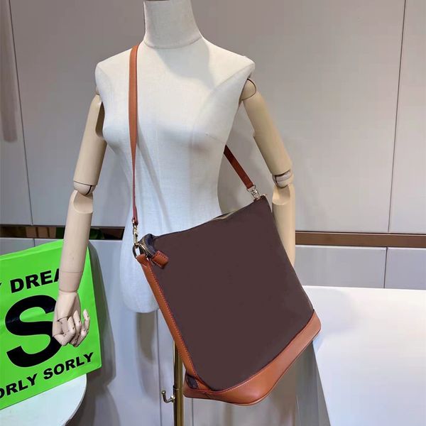 

2022 women crossbody bags designer travel shoulder bag fashion lady handbags shopping totes lady purses large capacity flower letter print h