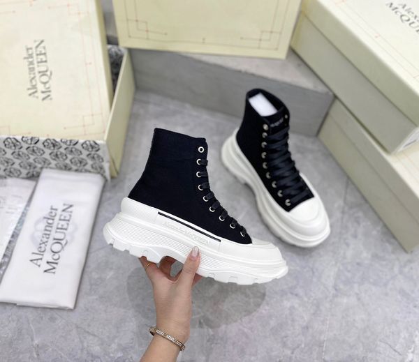 

designer womens boots luxury black white lace-up platform with fluff round head low heel boots with box size 35-40