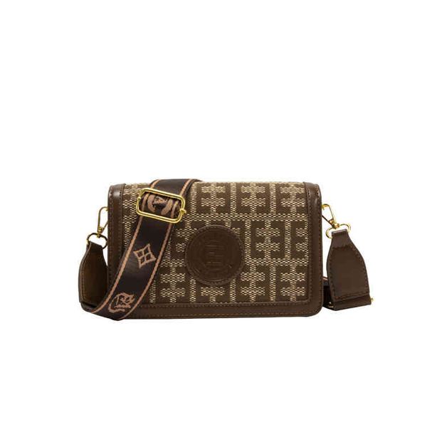 

2022 factory wholesale new minority autumn and winter fashion portable shoulder versatile high texture messenger trendy small fragrance bag