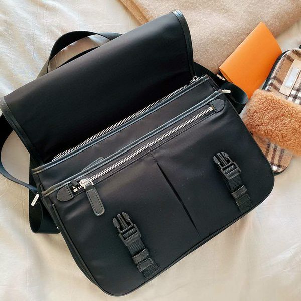 

new men designer's crossbody bags briefcases shoulder envelope bags casual style with pockets medium small size pd20100502