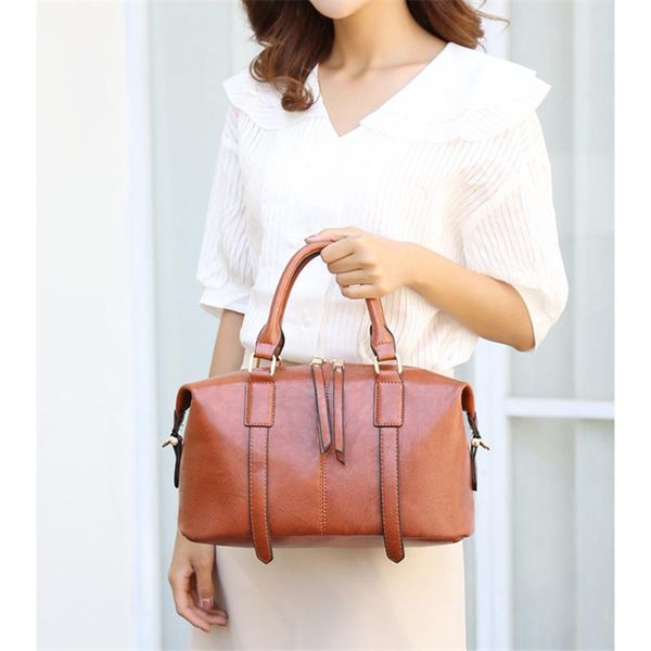 

2020 new women's boston bag fashion shoulder bag retro wild handbag trend oil wax leather handbag diagonal package