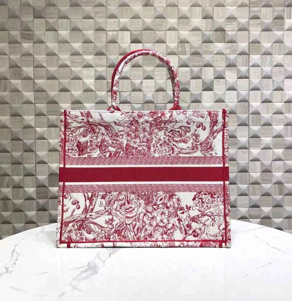 

ladies' handbags, shopping bags, classic fashion, end customized quality, more products, please contact me 08763