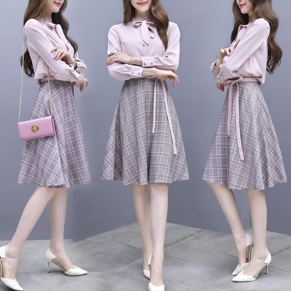 

dress female 2021 spring new two piece set korean style single row buttons solid fairy skirt and plaid with belt ruffle skirt, Gray