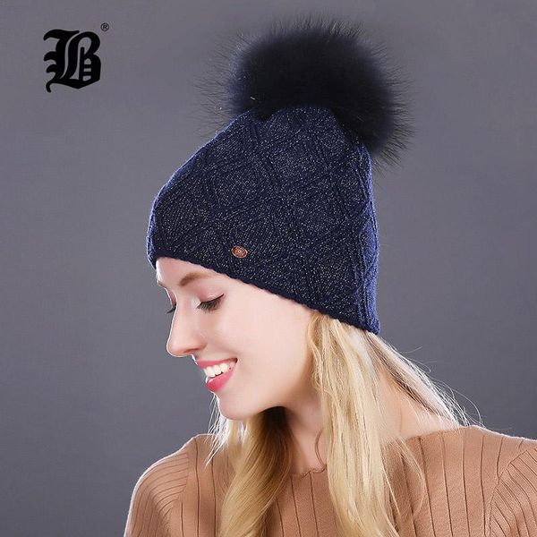 

flb] beanie для женской зимних помпонных меховых шапок шелкового decor hat женских шерстяных трикотажных теплые шапки 2018 skullies шапочка, Black;white