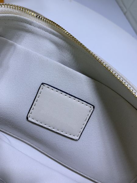

aks designer's three piece mahjong bag with leather decoration on the back allows you to change from an ordinary person to a fashionabl