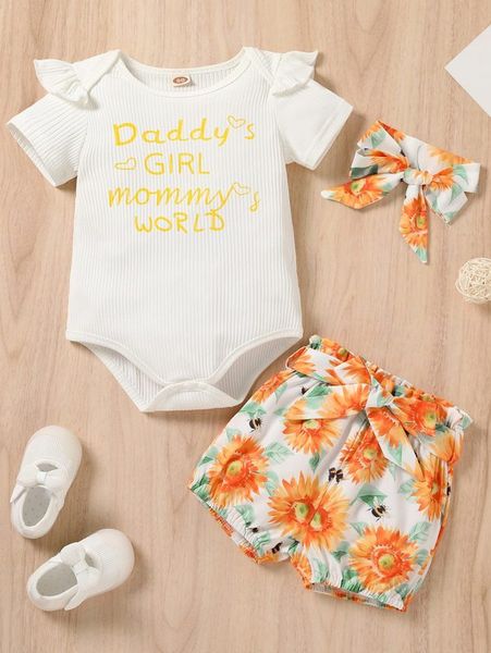 

baby slogan graphic ruffle trim bodysuit & floral print belted shorts with headband she, White