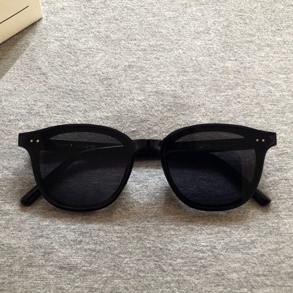 

2021 new women brand designer sunglasses fashion lady gentle oval sun glasses vintage monster sunglasses retro uv glasses lang q0121, White;black
