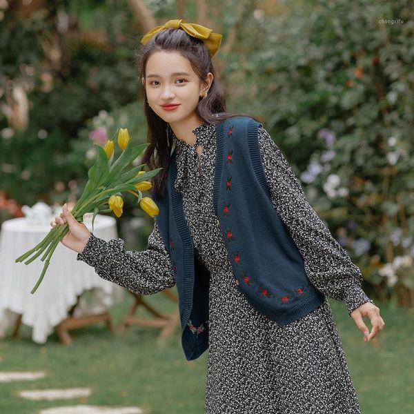 

inman 2021 spring new arrival retro art knitted outwear women's vest1, Black;white