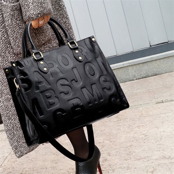 

luxury handbags big women bags designer beautifully letter high capacity crossbody bags for women fashion travel shoulder bags c0121
