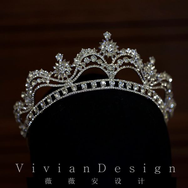 

gentle wavy water silver bridal pgraphy with makeup high grade alloy flash diamond crown hair ornament