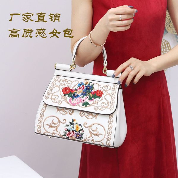 

2020 fashion hand-held cross national style sequins flower women's bag luxury