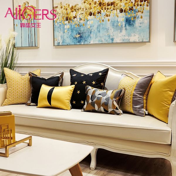 Avigers Gold Black Cushion Covers Luxury Modern Star Bee Federe decorative per divano Camera da letto Soggiorno Car 201123