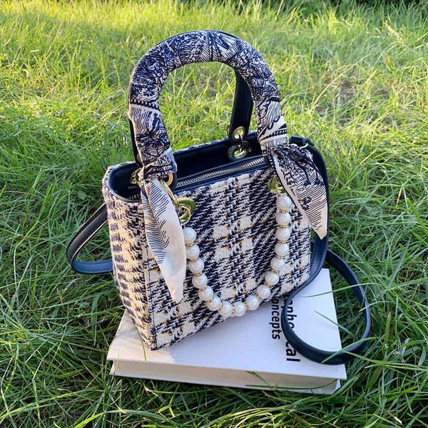 

2022 factory wholesale new fashion portable pearl silk scarf lattice bag net red ins single shoulder messenger bag female