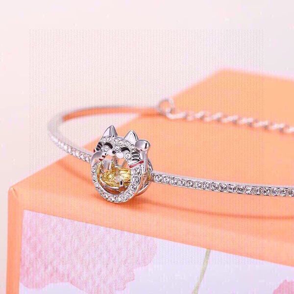 

2020 new beating heart lucky cat female bracelet to send girlfriend gifts, fashion high-end good quality, delivery, Golden;silver