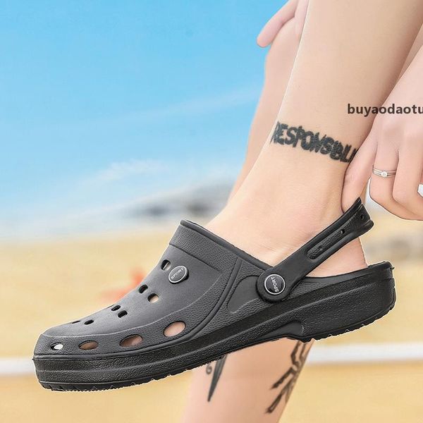 

202120212020 New Runner Water Shoes Beach Sports Slippers Sandals Hole Breathable Designer for Women Men Casual Slip On Sneakers 36-49 040