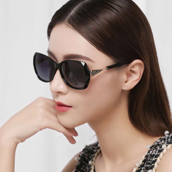 

driving fashionable polarized women sunglasses for anti ultraviolet round face elegant street shooting glasses can be matched with, White;black