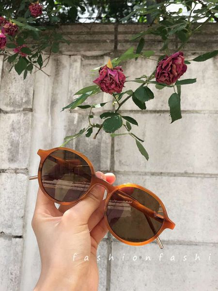 

korean 2020 new women's tan sunglasses chaowang red same round face sunglasses polarizing uv protection men's, White;black