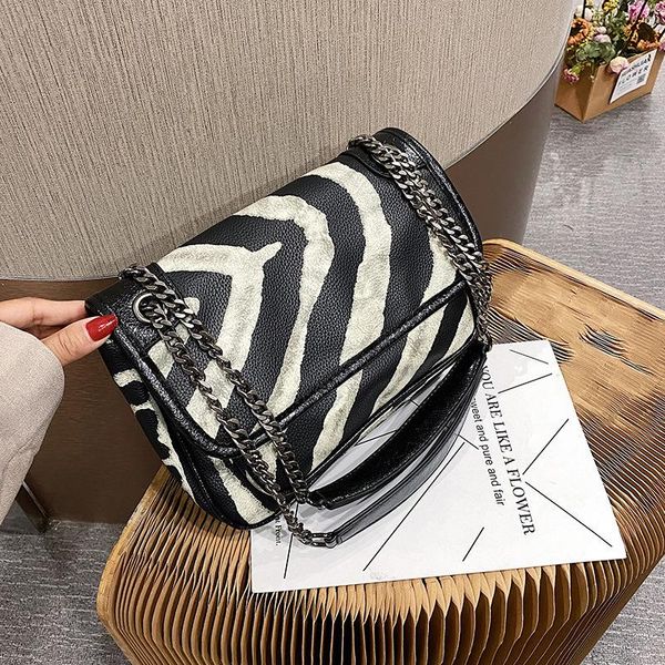 

2020 autumn and winter new ladies chain shoulder small bag women trendy fashion messenger small square bag