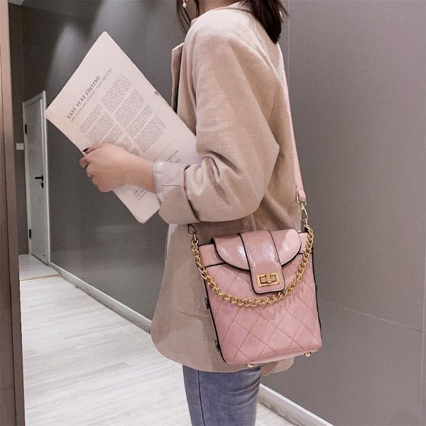 

one-shoulder korean version of diamond lattice chain single shoulder bag hand-held slant bag fashion leisure time bucket