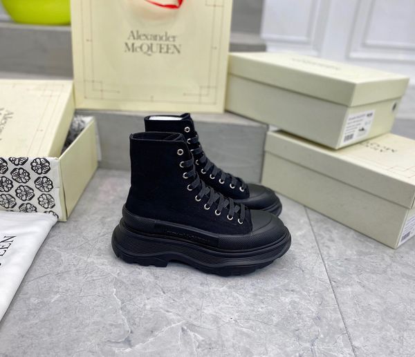 

designer womens boots luxury black lace-up platform with fluff round head low heel boots with box size 35-40