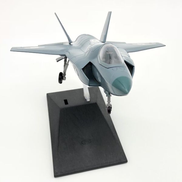 

1:72 scale plane jet f35 hobby model