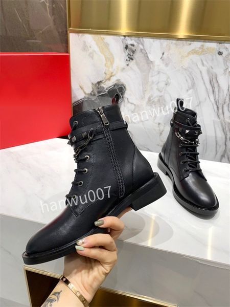 

2021 womens designer boots 35-41 leather martin ankle chaelsea boot fashion non-slip wave colored rubber outsole elastic webbing zh211034, Black