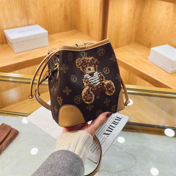 

2022 factory wholesale net red women's bucket one shoulder fashion messenger bag