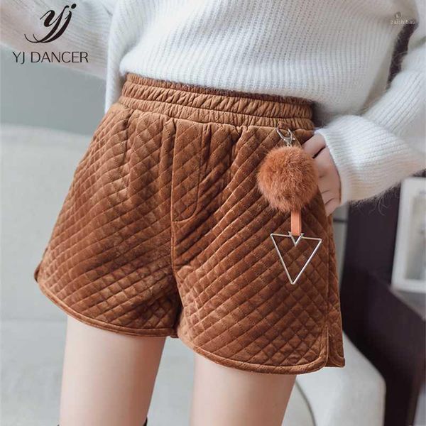 

2018 fashion new autumn winter elastic high waist thick quilted cotton velvet wide leg shorts women's wear loose boots shorts1, White;black