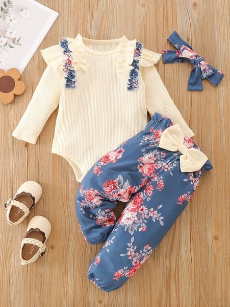 

baby ruffle trim bodysuit & floral print bow front pants with headband she, White