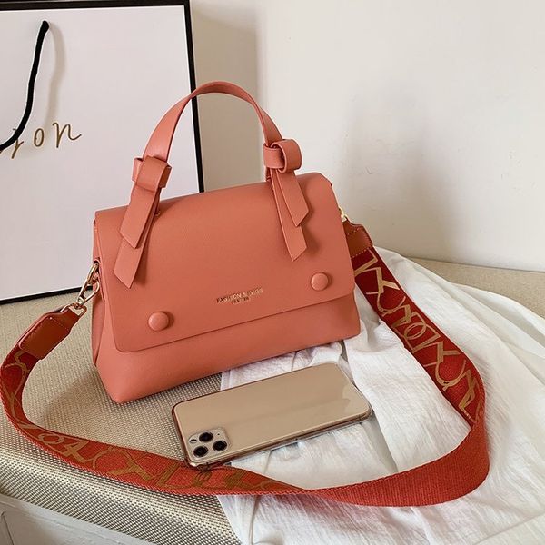 

2020 new hand hand small internet celebrity women's versatile korean style women's shoulder bag fashion trend crossbody small bag