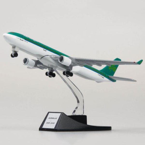 da collezione 13 cm modello di aeroplano giocattoli Irlanda Airlines Airbus 330 modello di aeroplano diecast aereo in lega di plastica regali per i bambini LJ200930