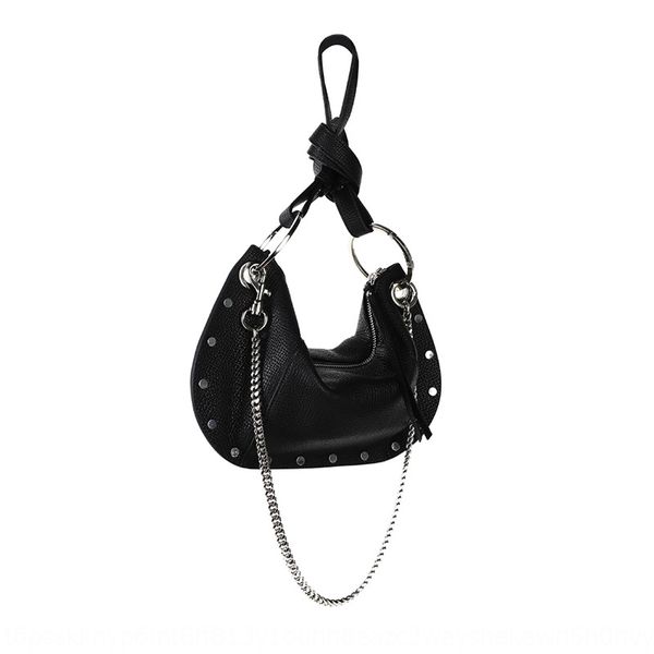 

цепь подмышки наклонно через седловину клепать седло мешок женщин простой бродячий заклепки мешок 500yt 2020 модный дизайн женщин