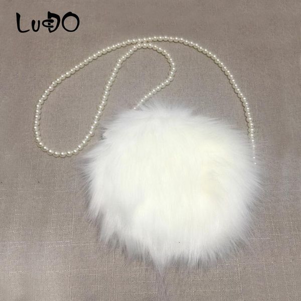 

2020 new faux fur women round shoulder bag winter cute plush pearl chain messenger bag girls evening clutch bolsa feminina