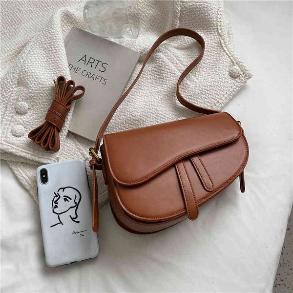 

2022 factory wholesale french minority small women's autumn winter new fashion single shoulder messenger bag simple and versatile bag
